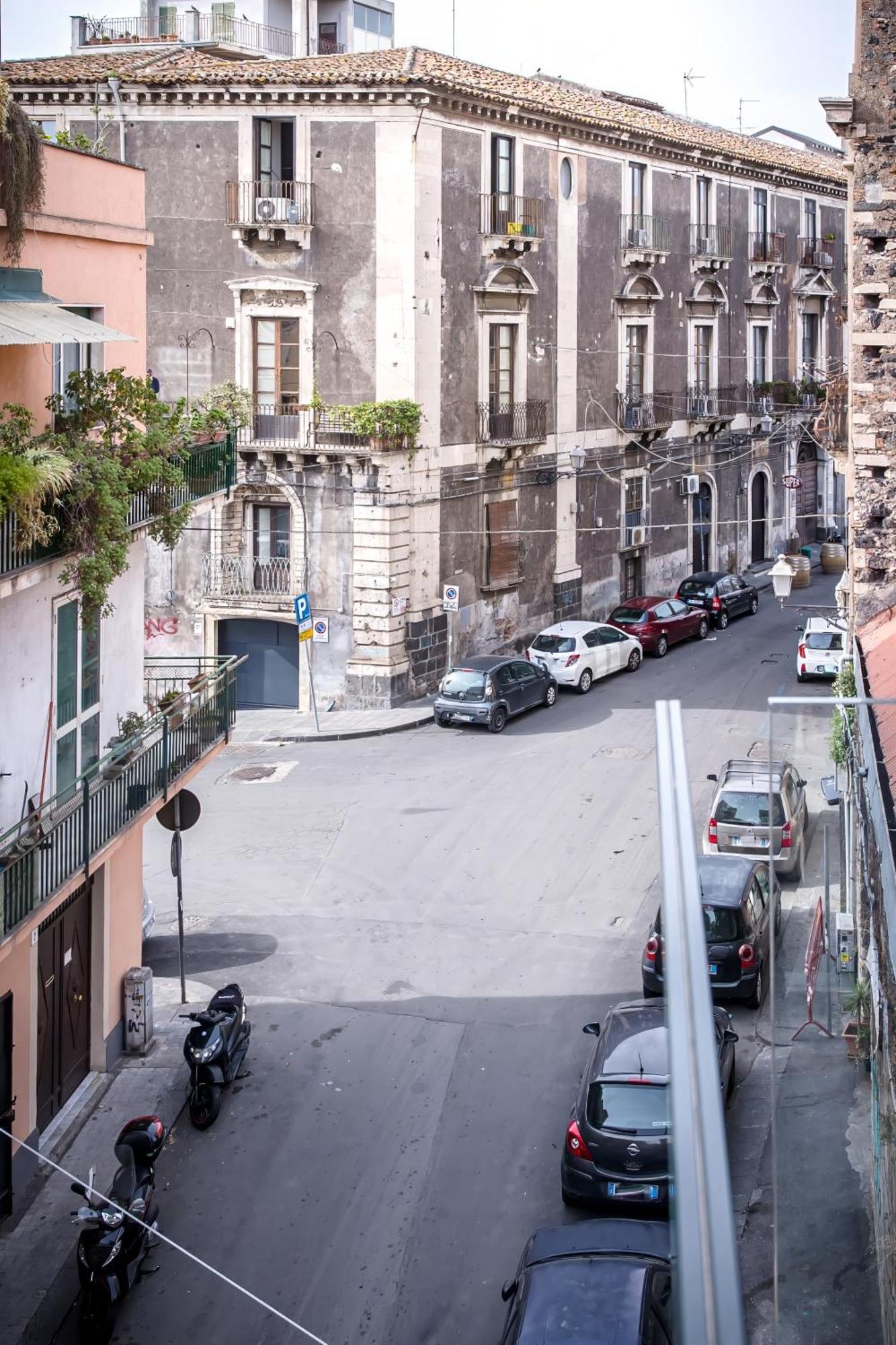 Al Piccolo Bastione Apartment Catania Bagian luar foto